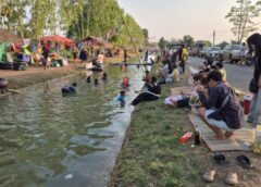 คนอำนาจเจริญยึดคลองส่งน้ำเล่นสงกรานต์คึกครื้นท่ามกลางอากาศร้อนระอุกว่า 40 องศา