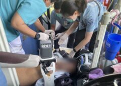 ชื่นชม!ตำรวจจราจรวิภาวดีฯทำ CPR คนขับรถหมดสติกลางถนนก่อนนำส่งโรงพยาบาล