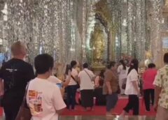 พุทธศาสนิกชน-นักท่องเที่ยวหลั่งไหลกราบไหว้สักการะ “หลวงพ่อฤๅษีลิงดำ”วัดท่าซุง เสริมสิริมงคลชีวิต
