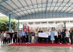 อดีตผู้ว่าฯ ชลบุรี ร่วมส่งมอบเวทีมวยพร้อมอุปกรณ์ และห้องดนตรี–นาฏศิลป์ ให้โรงเรียนเกาะสีชัง