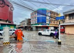 ฝนถล่มศรีสะเกษท่วมฉับพลัน!ผู้ว่าฯนำคณะลุยน้ำแก้ปัญหา-ติดตั้งเครื่องสูบน้ำกู้วิกฤต