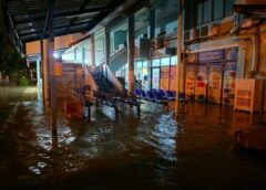 ฝนกระจายทั่วปราจีนฯ 500 มม. น้ำป่าทะลัก 3 อำเภอ! สั่งเร่งกู้สาย 304 คลี่คลาย-เอ่อท่วมตลาดเก่า 100 ปี