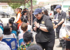 ศุภมาส ลุยปราจีนฯ ลุยน้ำลุยโคลน มอบถุงยังชีพ! สั่งบี้เยียวยาด่วน-คุมเข้มห้ามพ่อค้าโขกราคา